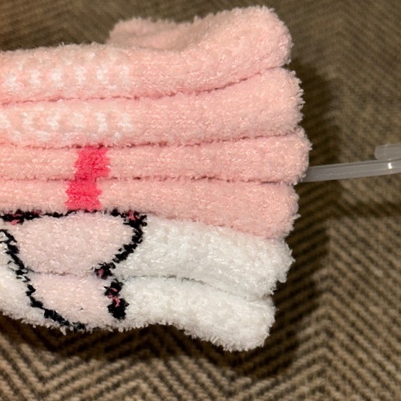 NWT Rae Dunn Pink/White Fuzzy Heart Micro Cozy Crew Socks 3 pair Valentine’s Day - Picture 11 of 11